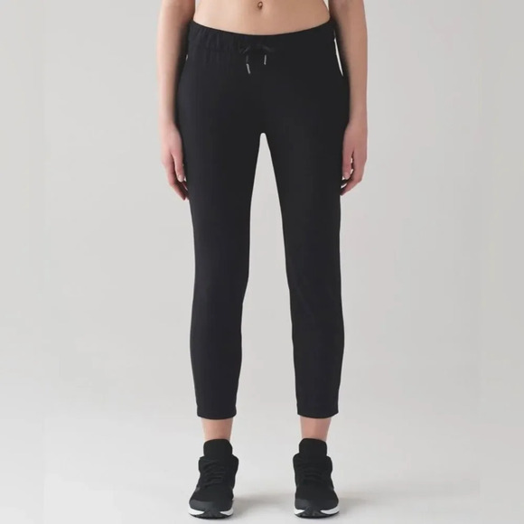 Lululemon On The Fly Pant *28" black pockets elastic waist + tie stretch ankle - Picture 4 of 9